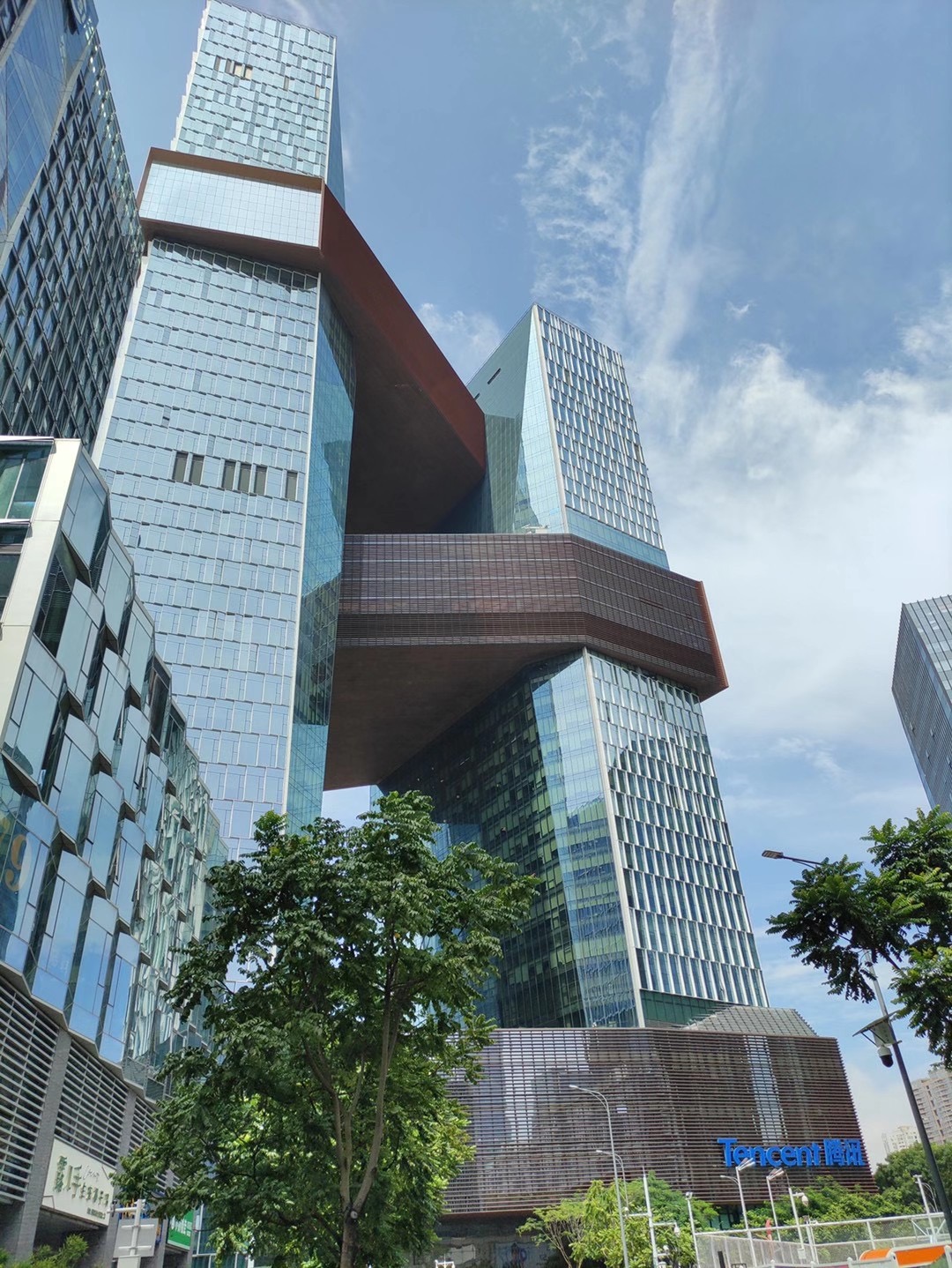 特点：工业旅游